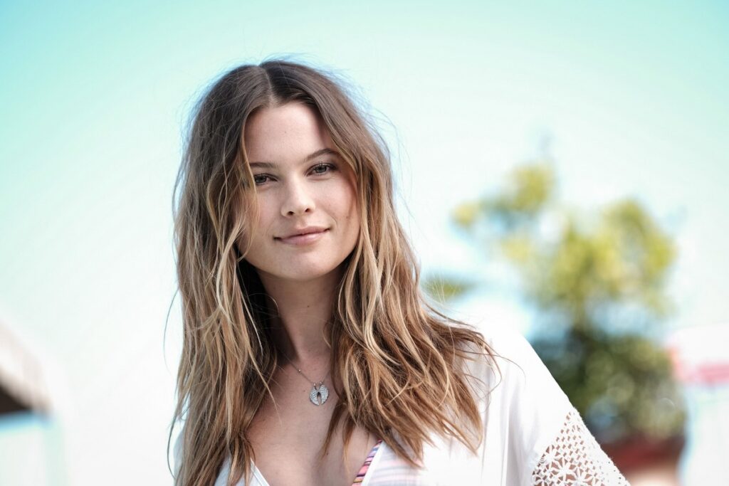 Morbo y sensualidad en el cuerpo de joven escort mexicana